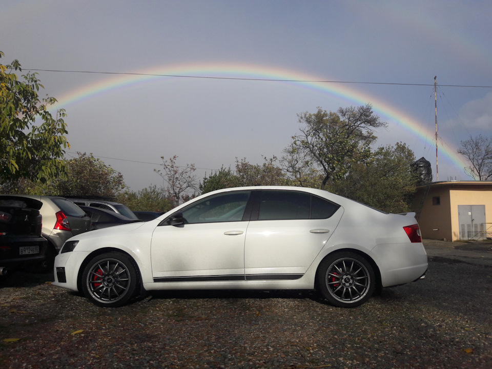 Сегодня в Ялте радужный день — Skoda Octavia RS A7 Mk3