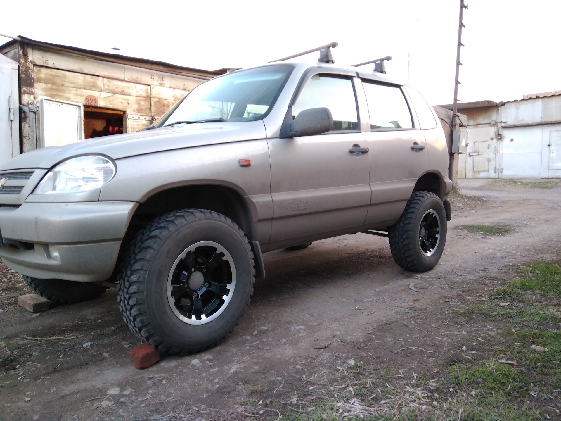 Диски TG Racing LZ566 7x15 5x139,7 ET15 — Chevrolet Niva, 1,7 л, 2007 года  | колёсные диски | DRIVE2