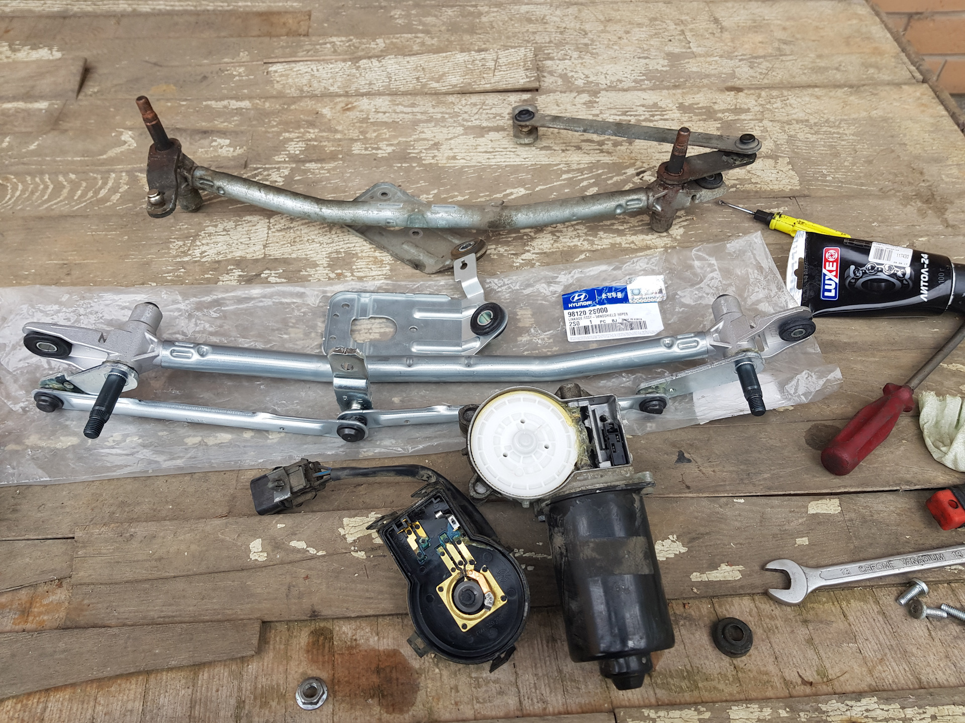 Трапеция дворников — Hyundai ix35, 2 л, 2010 года | своими руками | DRIVE2