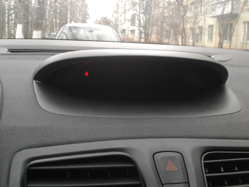 Погас экран магнитолы — Renault Fluence, 1,6 л, 2013 года | визит на ...