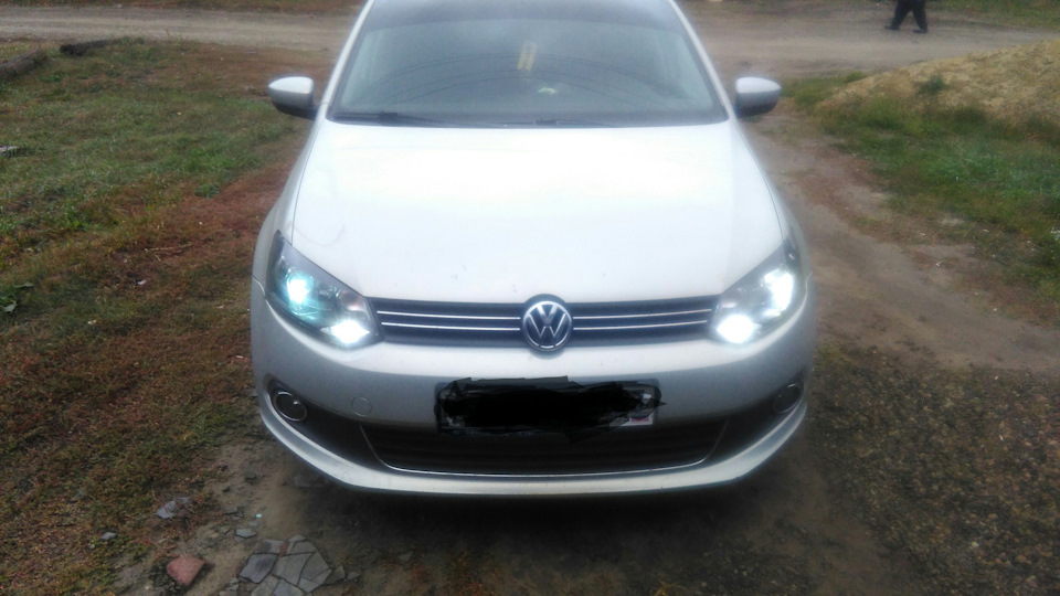 Фары биксенон — Volkswagen Polo Sedan, 1,6 л, 2011 года | тюнинг | DRIVE2