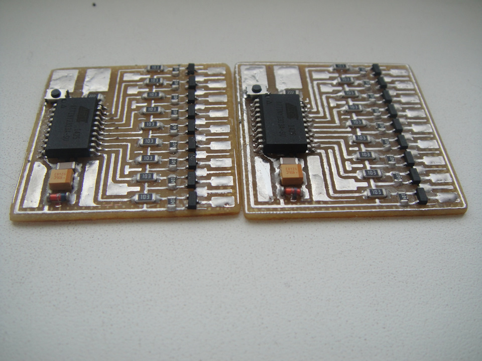 Сделать бегущий поворотник. Поворотник с attiny2313. Бегущий поворотник на attiny2313 9 каналов. Бегущие поворотники 2313. Плата для бегущего поворотника.