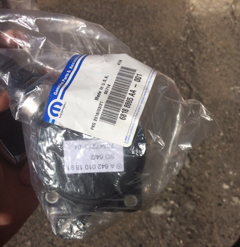 68188865AA Клапан, отвода воздуха из картера Chrysler | Запчасти на DRIVE2