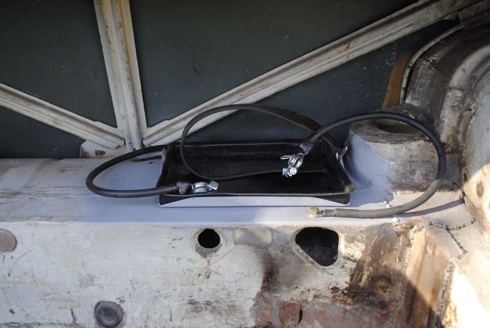 8. Перенос аккумулятора в багажник — Lada 2103, 1,5 л, 1974 года ...