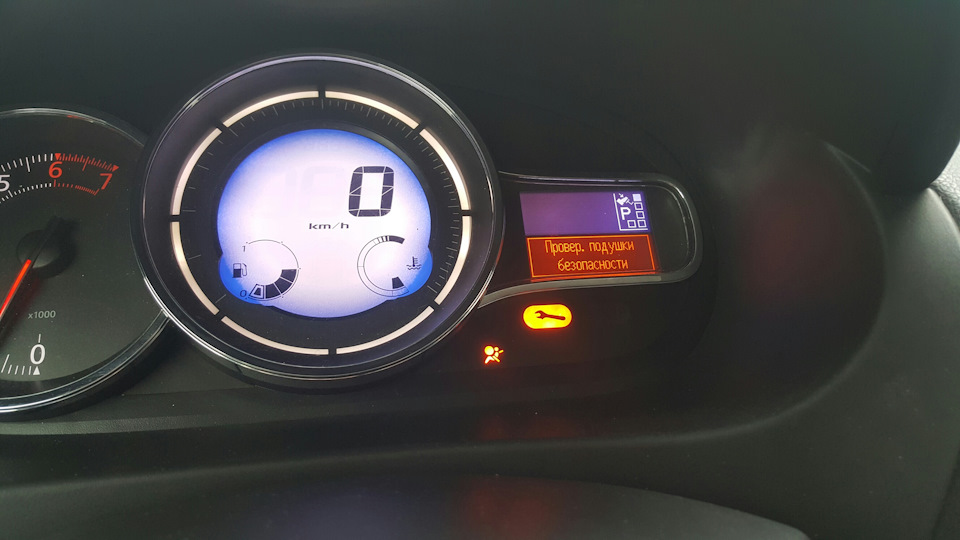 Загорелся "ключ" — Renault Megane III, 1,6 л, 2013 года | ДТП | DRIVE2