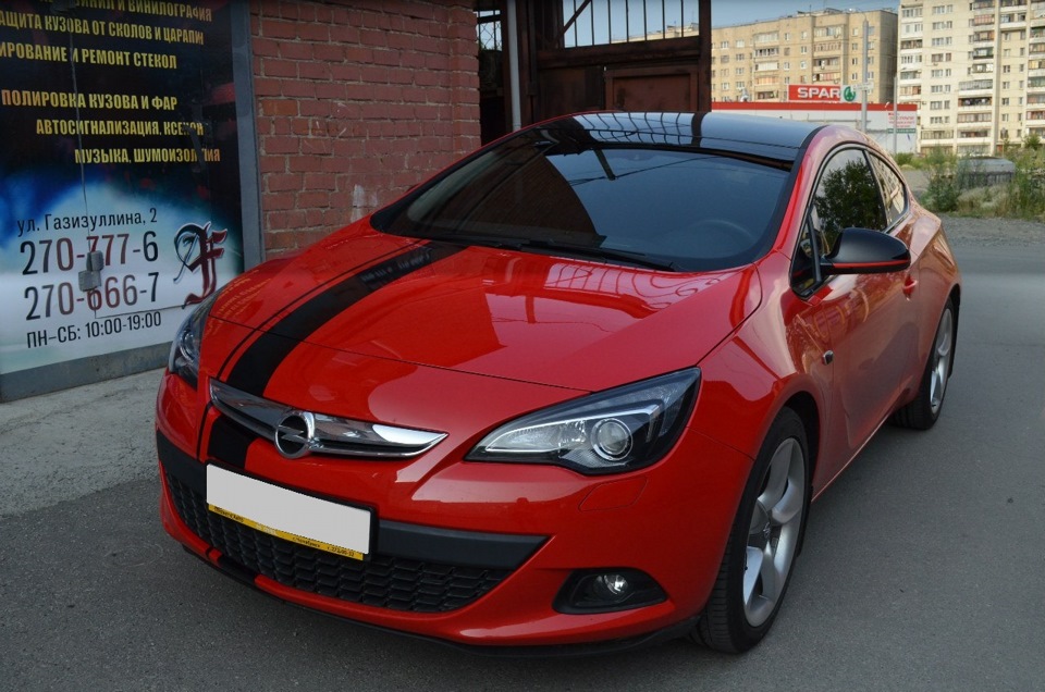 Авито самарской области иномарки. Opel Astra GTC 2013 седан. Opel Astra j GTC красная с черной крышей.