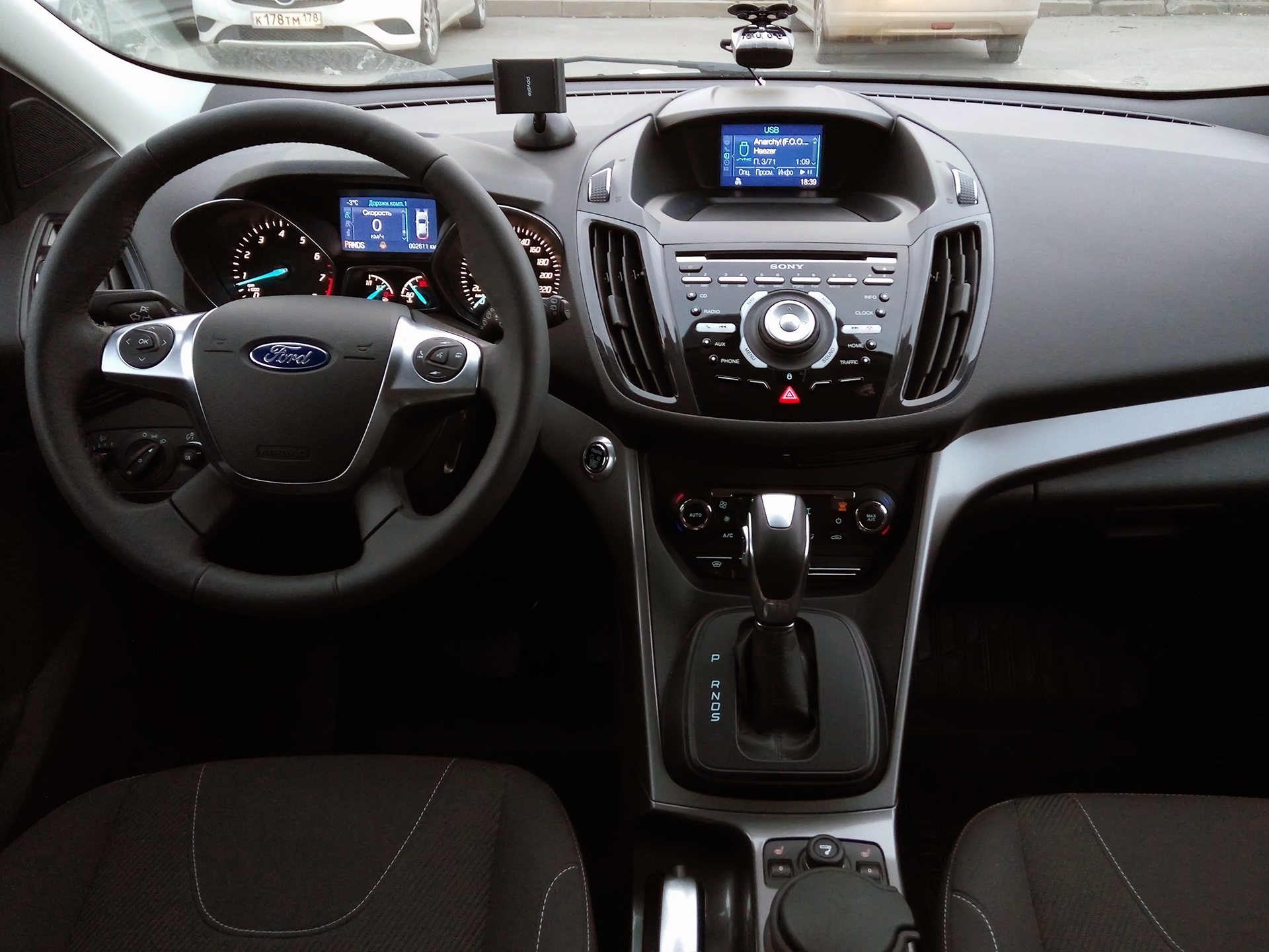 Установить на форд куга. Ford Kuga 2 2015. Ford Kuga 2015. Ford Kuga 2.5. Магнитола Ford Kuga 2.