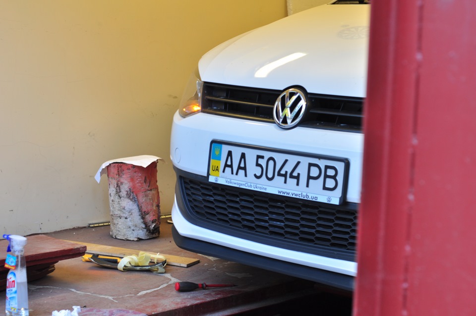 Установка губы на бампер. — Volkswagen Polo Hatchback Mk5, 1,4 л, 2012 ...