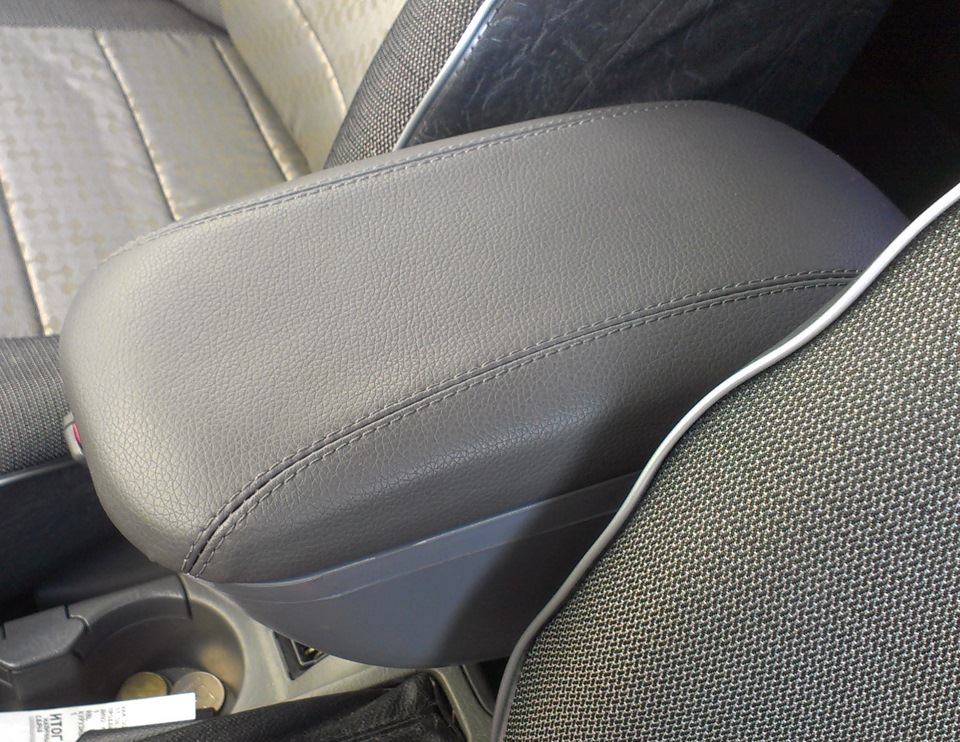 Подлокотник. — KIA Spectra, 1,6 л, 2006 года | стайлинг | DRIVE2