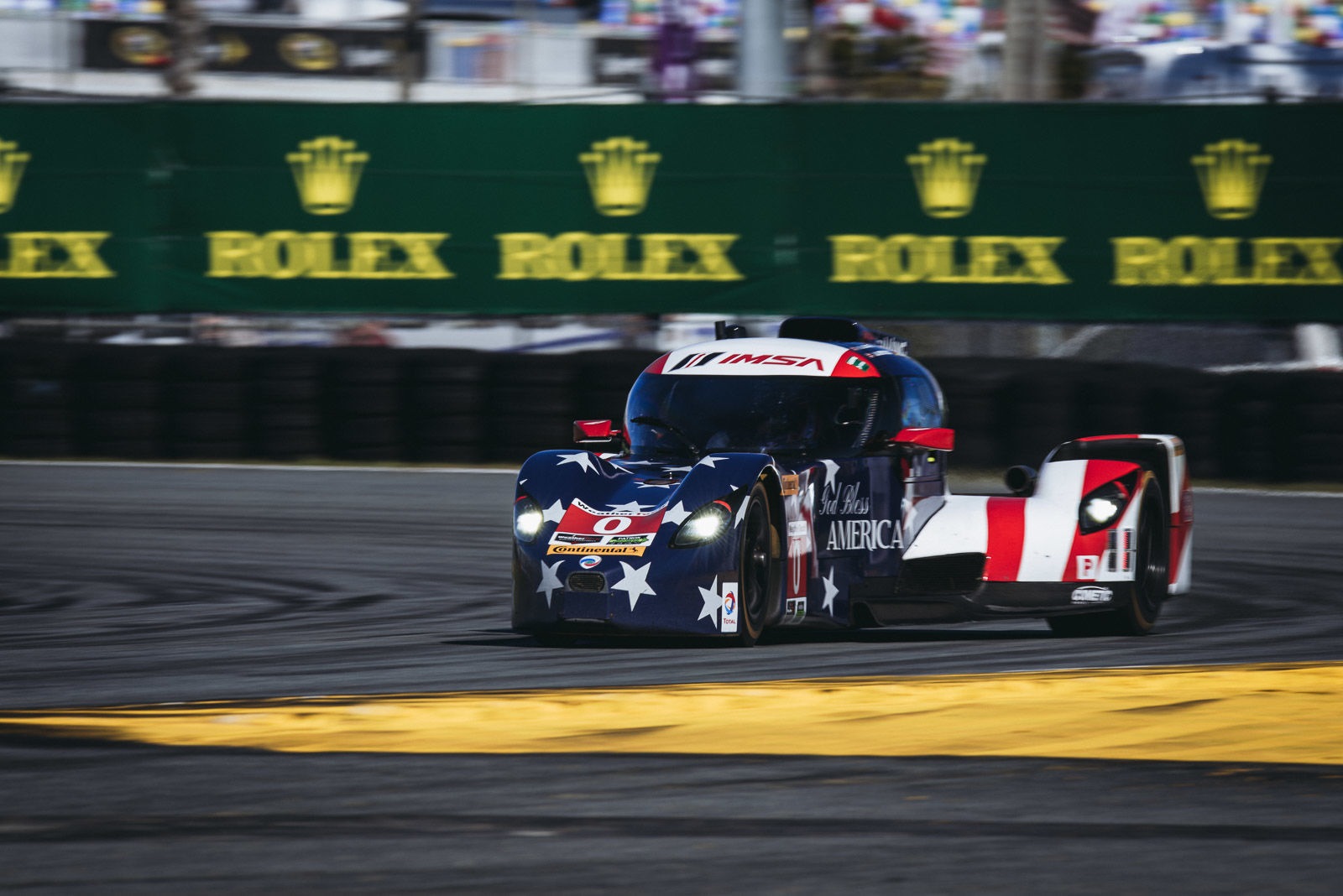 кольцевые гонки машины. физкультура марафон автогонки автомобиль авиамодель. кольцевая автогонка. виталий петров – гоночный автомобиль с номером «11». физкультура марафон автогонки автомобиль авиамодель.