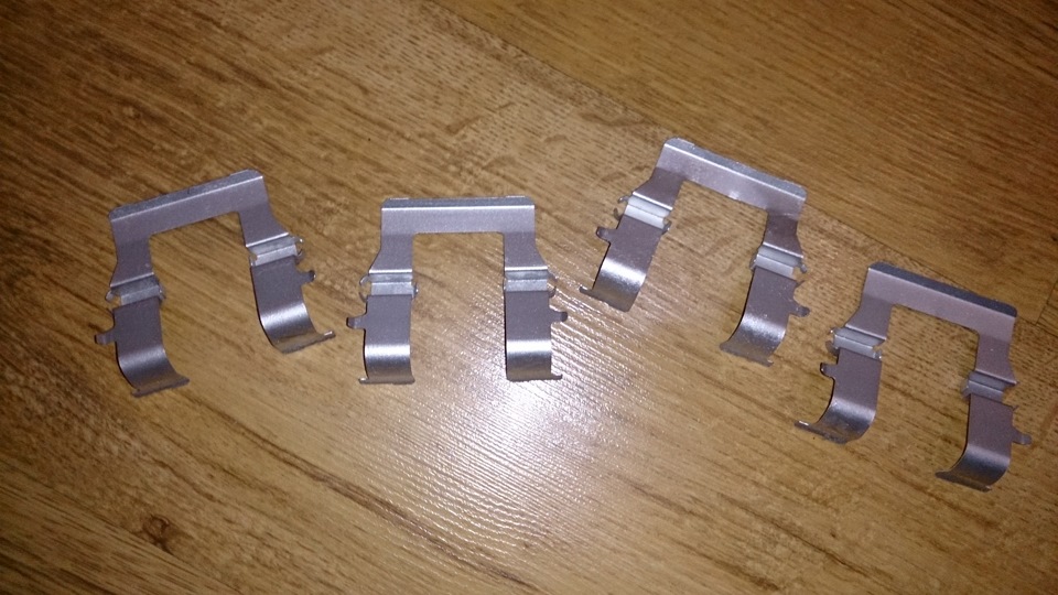 Пружина прижимная колодок nexia. Пружина прижимная тормозных колодок ланос. Пластины колодок nexia n150. Пружины тормозных колодок chery amulet. Скоба тормозных колодок vw t5.