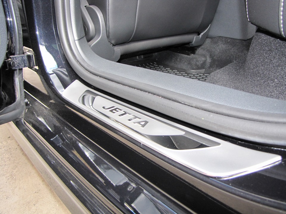 Порог джетта 6. Накладки на пороги Volkswagen Jetta 6. VW Jetta 2007 накладки на пороги. Накладки порогов Джетта 2. Накладки на пороги Volkswagen Jetta 6 Carbon.