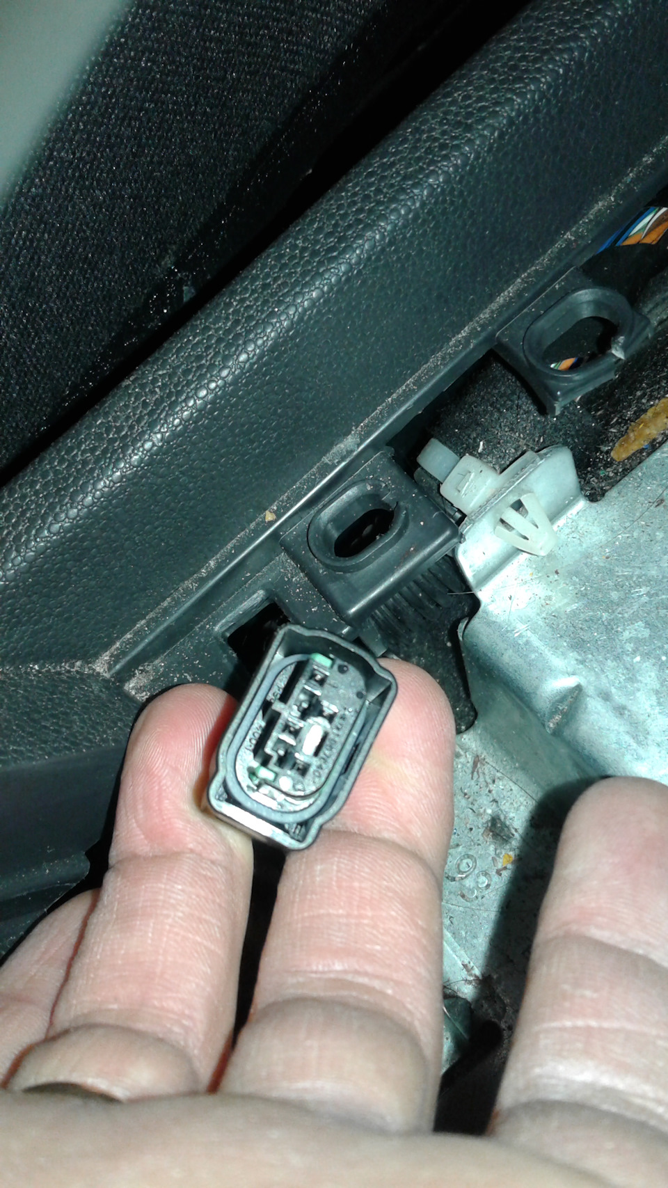 Установка usb розетки в opel astra h