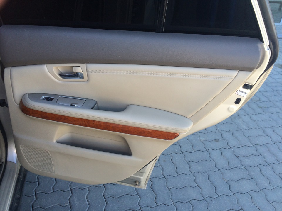 Lexus rx дверь. Дверь Лексус rx350. Обшивка водительской двери RX 350. Дверь Лексус РХ 330. Дверь Lexus RX 300.