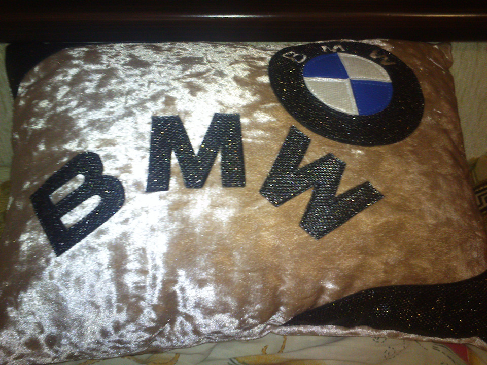 Подушка с лого "БМВ" — BMW 5 series (E34), 2,5 л., 1991 года ...