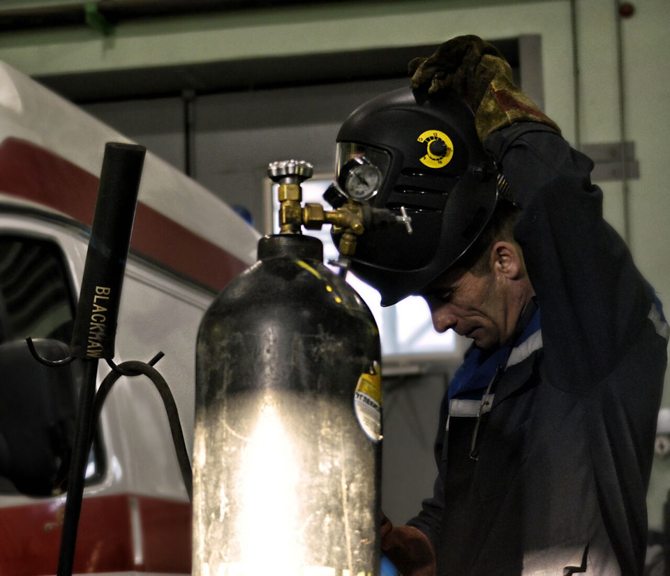 Работники кузовного цеха II — Mercedes-Benz E-Class (W211), 1,8 л, 2005 ...