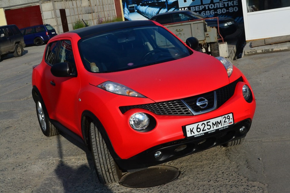 Nissan Juke белый с черной крышей