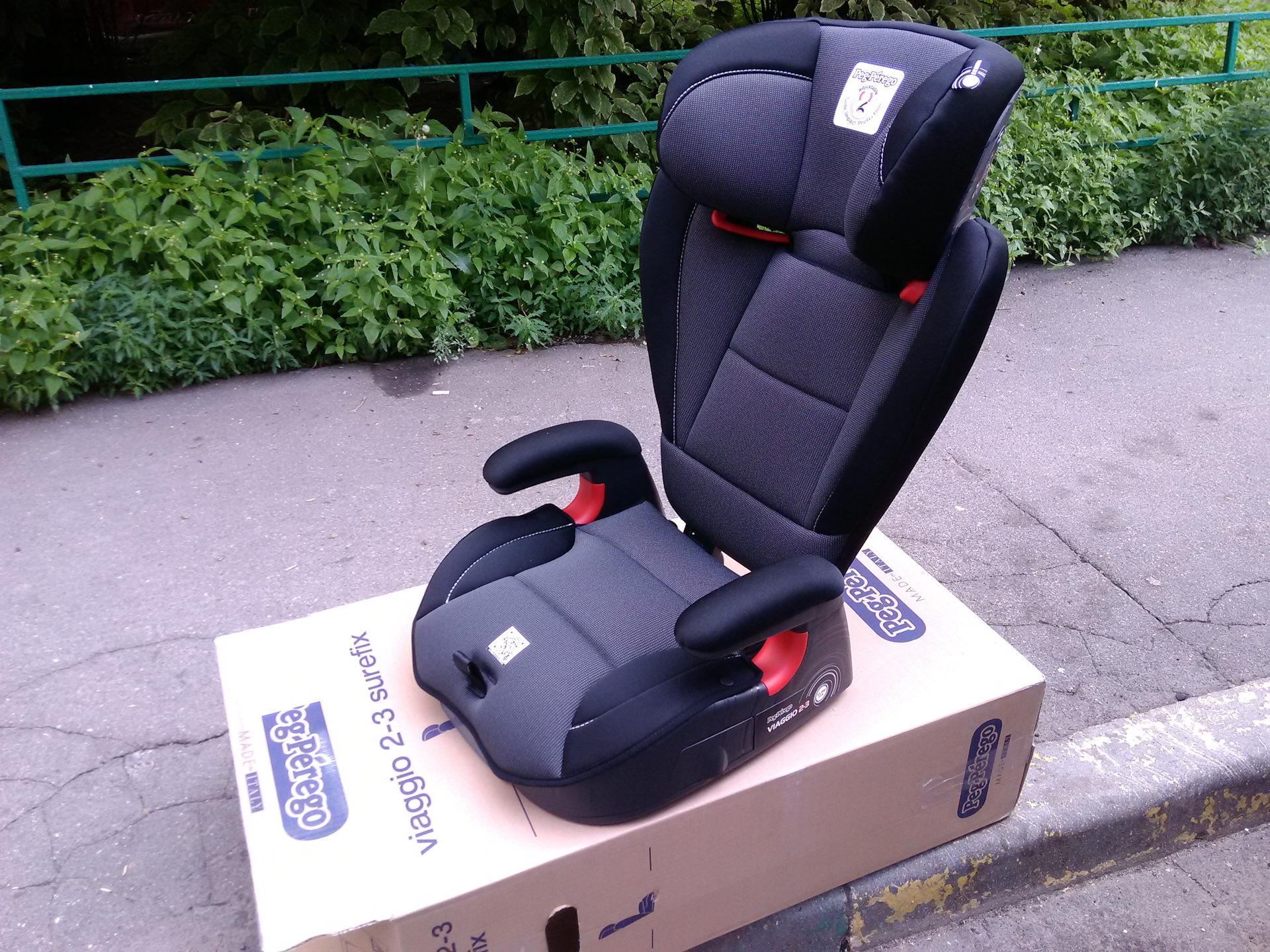 Автокресло Peg-Perego viaggio Surefix Black