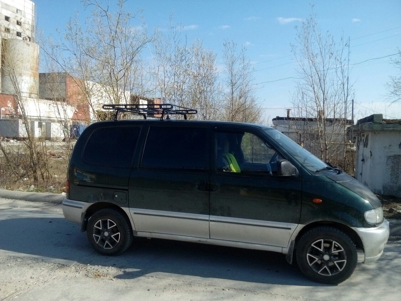 Багажник ниссан серена. Ниссан Серена 1998. Ниссан Серена с23. Nissan Serena 23. Nissan Serena c23 1.6.