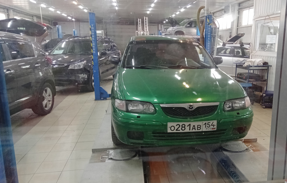 Замена лобового стекла. Мазда 626. UPD — Mazda 626 V (GF), 1,8 л, 1997 ...