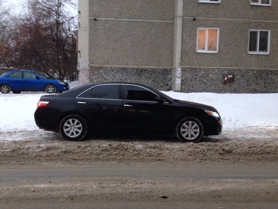 Toyota Camry 40 черная тонированная