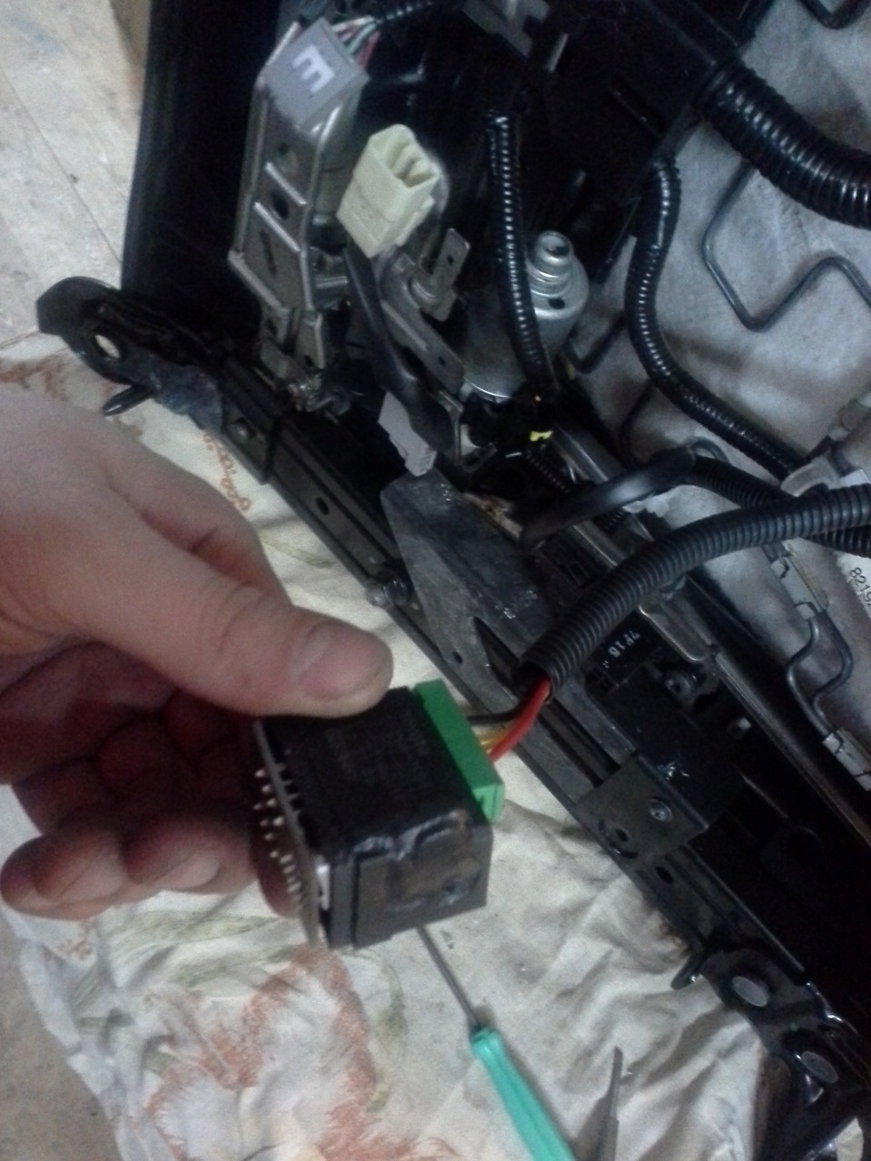 Ремонт подогрева водительского сиденья - Toyota Avensis II, 2 л, 2007 года своим