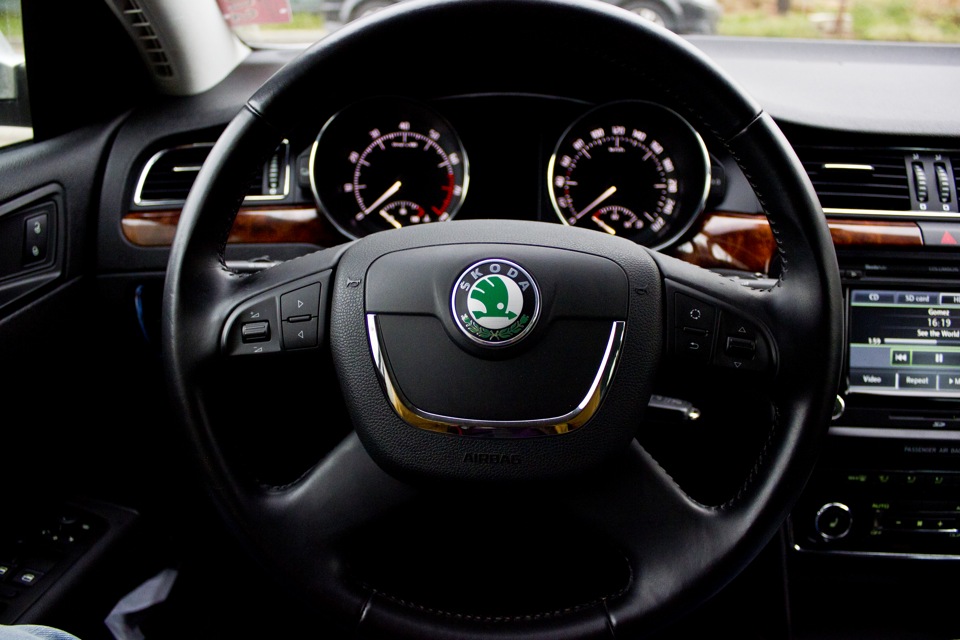 Про салон и примочки — Skoda Superb Mk2, 1,4 л, 2009 года | фотография ...