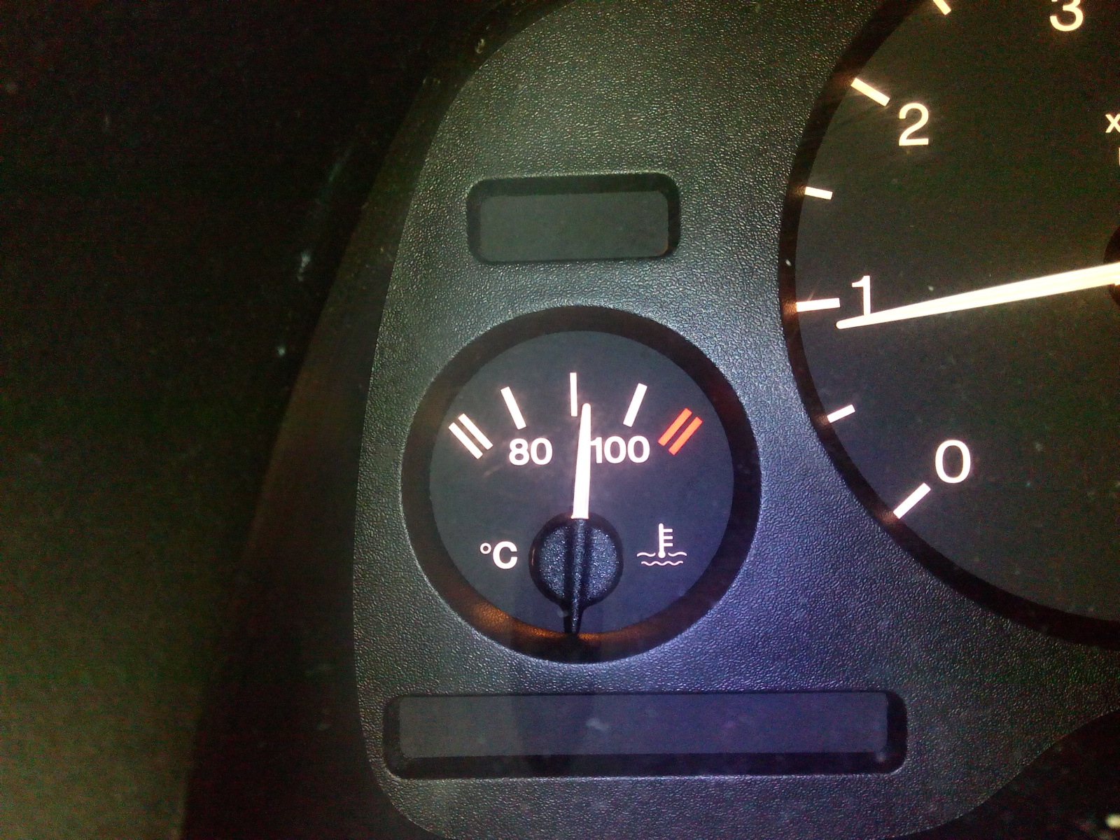 Упала температура двигателя на ходу зимой. Почему падает температура двигателя. Температура двигателя хонда аккорд 7. Падает температура двигателя. Даф сф 85 упала температура сработал вентилятор.