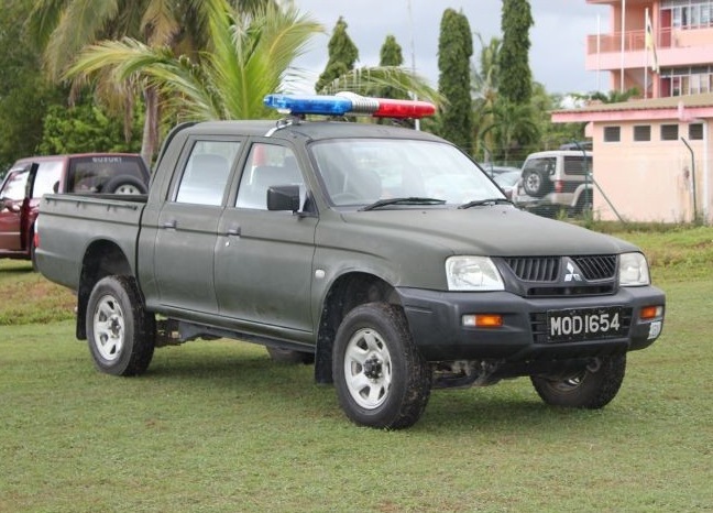 Mitsubishi l200 хаки