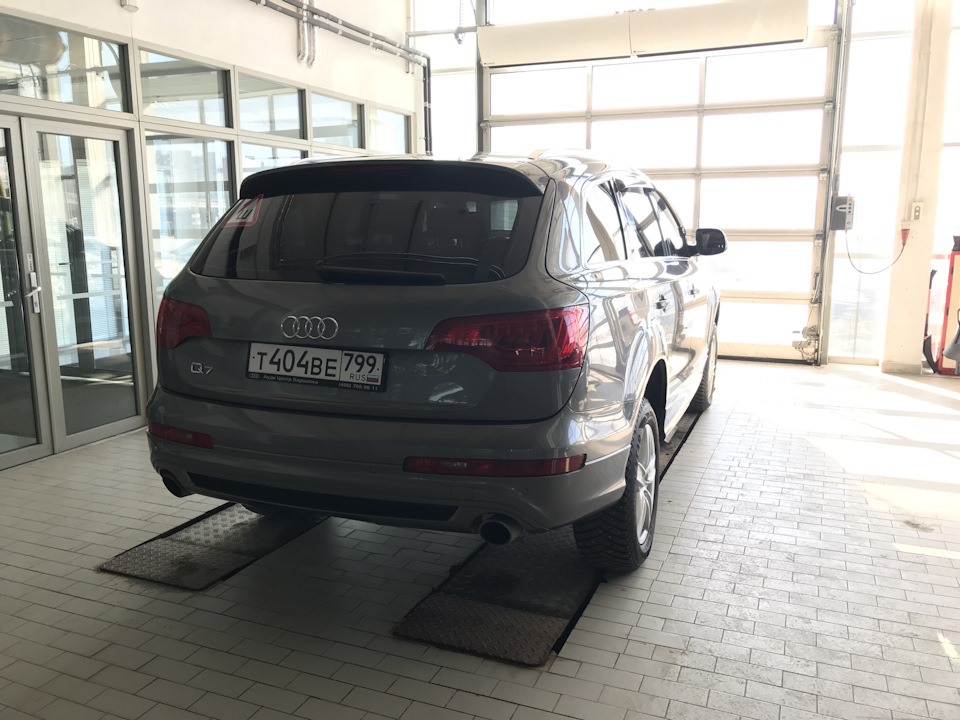 Пневма и кнопка багажника — Audi Q7 (1G), 3 л, 2010 года | визит на ...