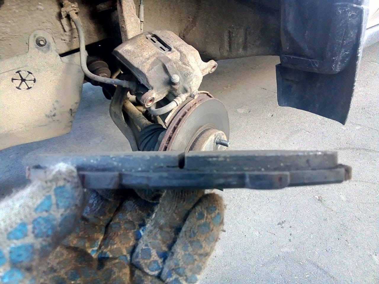 Замена колодок Nisshinbo — Honda CR-V (RD1, RD2), 2 л, 2001 года ...