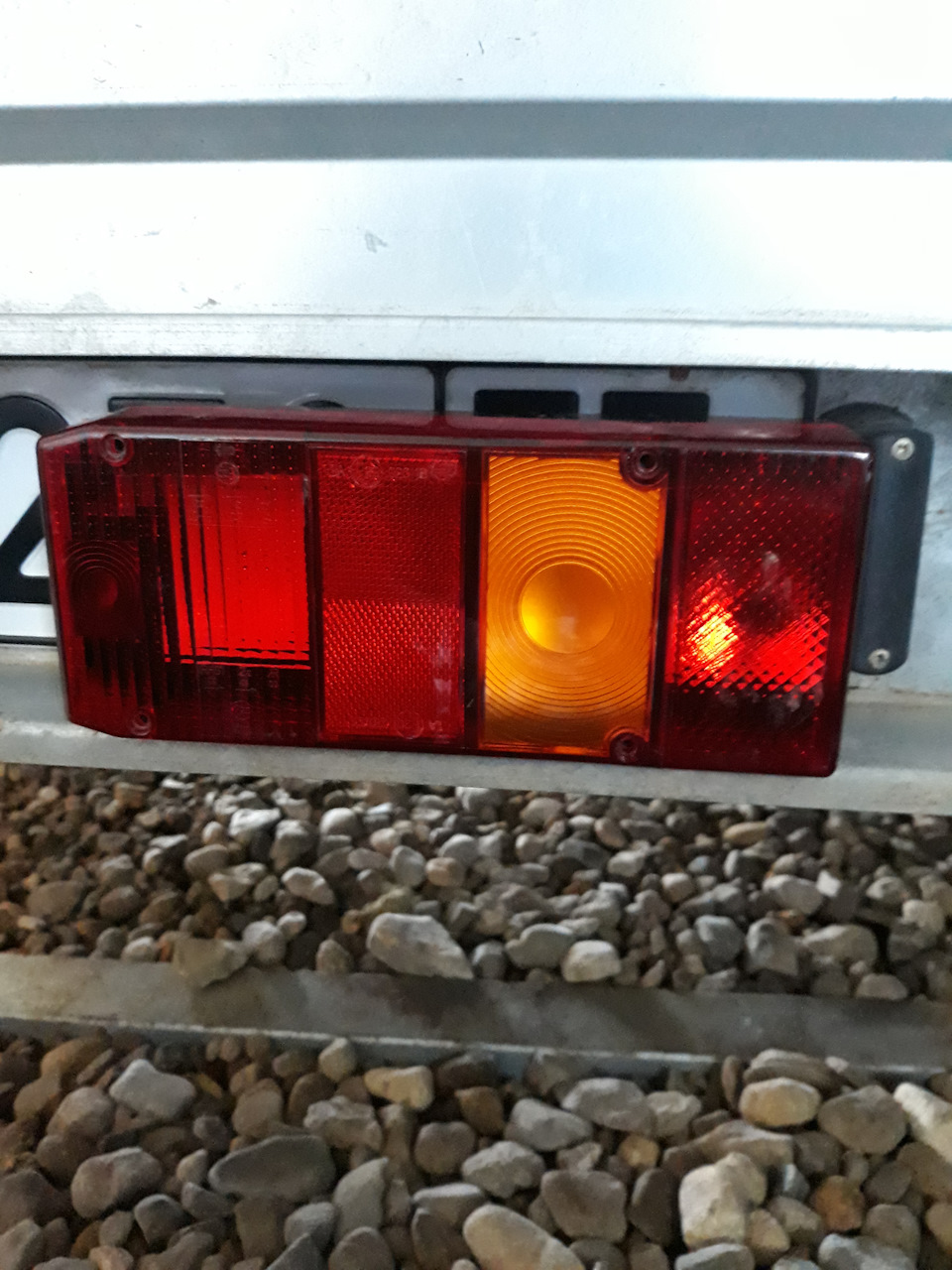 Попытка заменить фонари на мзса 817701. — Сообщество «Прицепы» на DRIVE2