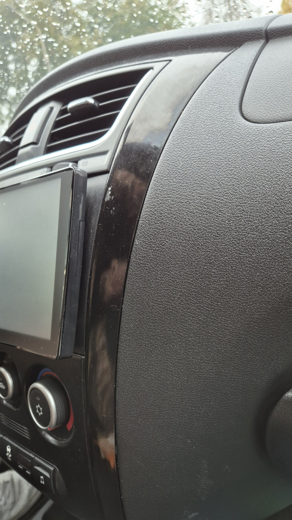 Это был первый вариант, тут магнитола выпирает — Datsun mi-Do