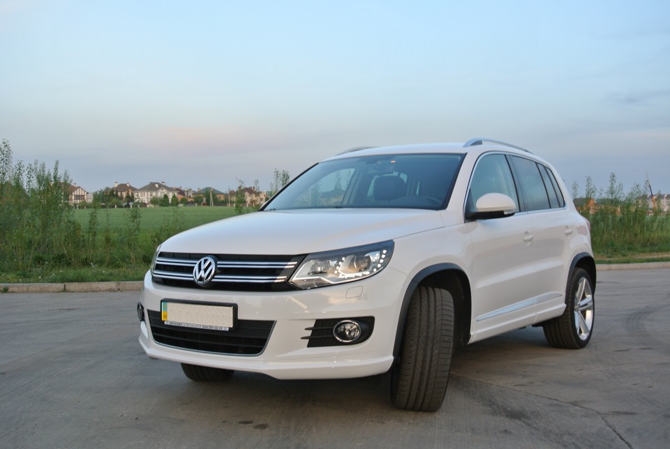 Купить фольксваген авито саратов. Tiguan 2012 r line. Tiguan 1 r line. Тигуан 1 Рестайлинг. Volkswagen Tiguan 2.0 r line Европейский.