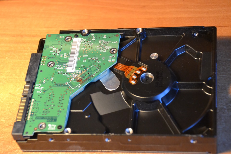 Пзу на контроллере seagate. Микросхема пзу на жестком диске. Контроллер жёстких дисков мsa. Пзу контроллера hdd seagate. Контроллер 3 фазного двигателя hdd.