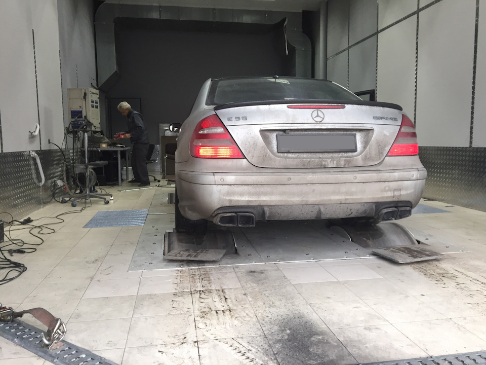 стенд — Mercedes-Benz E 55 AMG (W211)