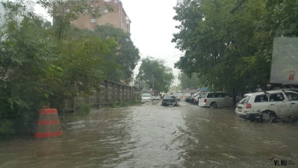 Тайфун Лайнрок. Тайфун во Владивостоке фото.