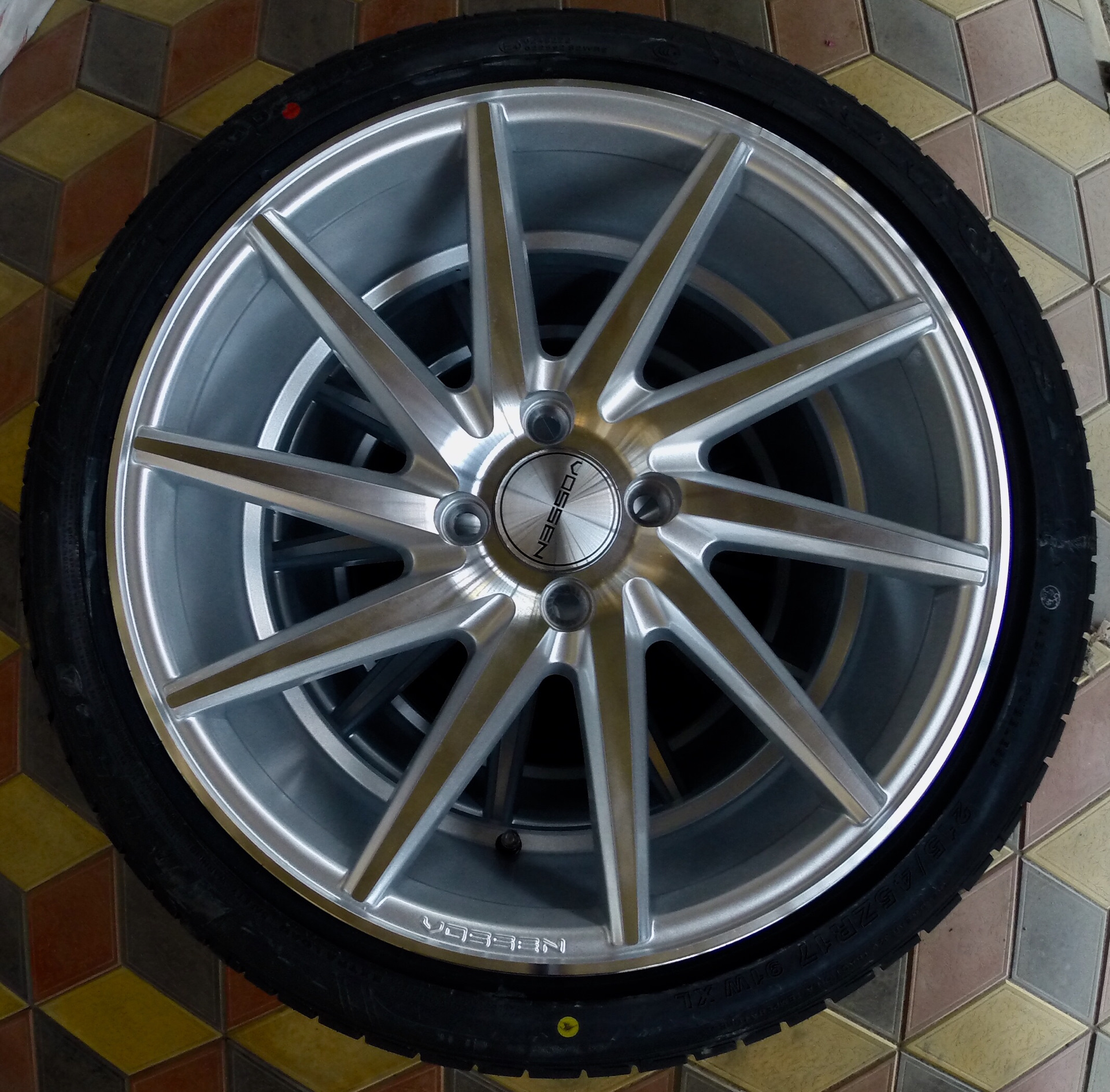 G r 17. R17 4/100 DWS 561r. DWS-561. Vossen диски dws561. Диски DWS r17.