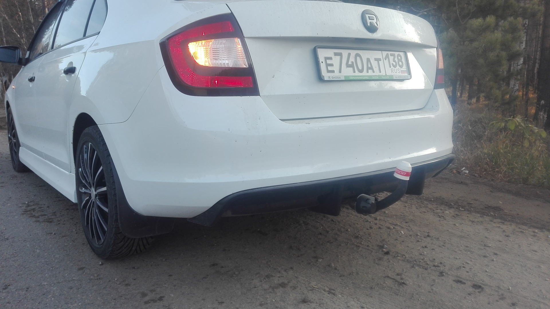 Диффузор шкода рапид. Задний диффузор на шкоду суперб 3 рестайлинг. Диффузор заднего бампера рапид. Задний диффузор шкода рапид. Skoda rapid диффузор заднего бампера.