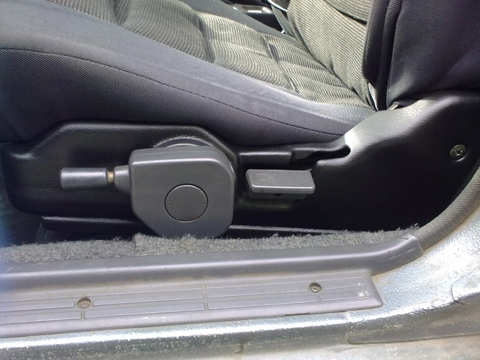 Перетяжка кожзамом пластика сидений — Toyota Corolla (80), 1,3 л, 1987 ...