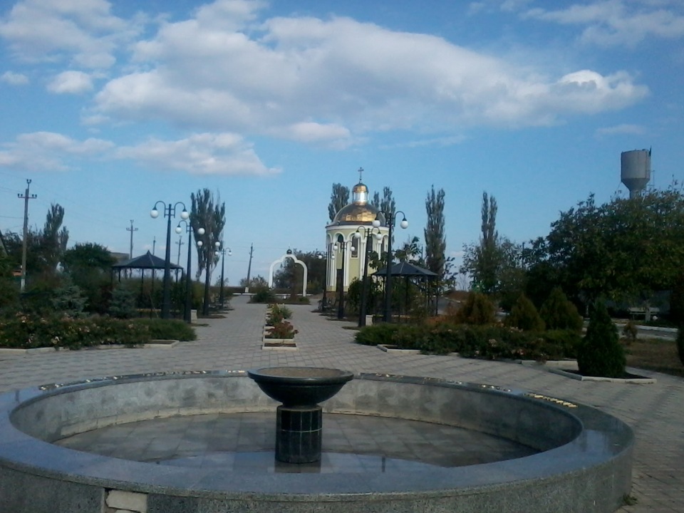 Памятник голодомору, стелла славы 2 мировой, моя бывшая дача, церквушка ...