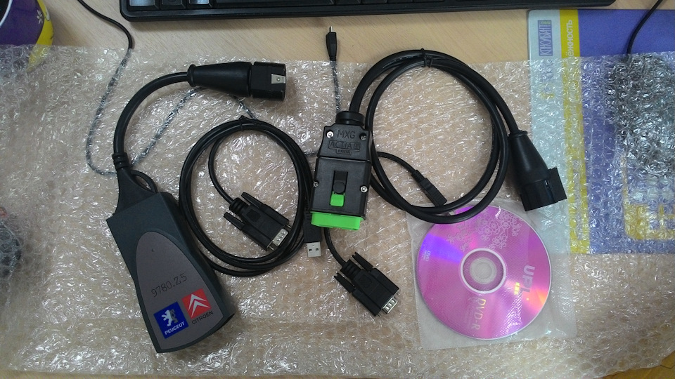 А вот и внутренности. Фото вскрытого сканера не сделал. Но посмотрел. Все как на картинке продавана. — Peugeot 607. Запчасти на фото: 9780Z5