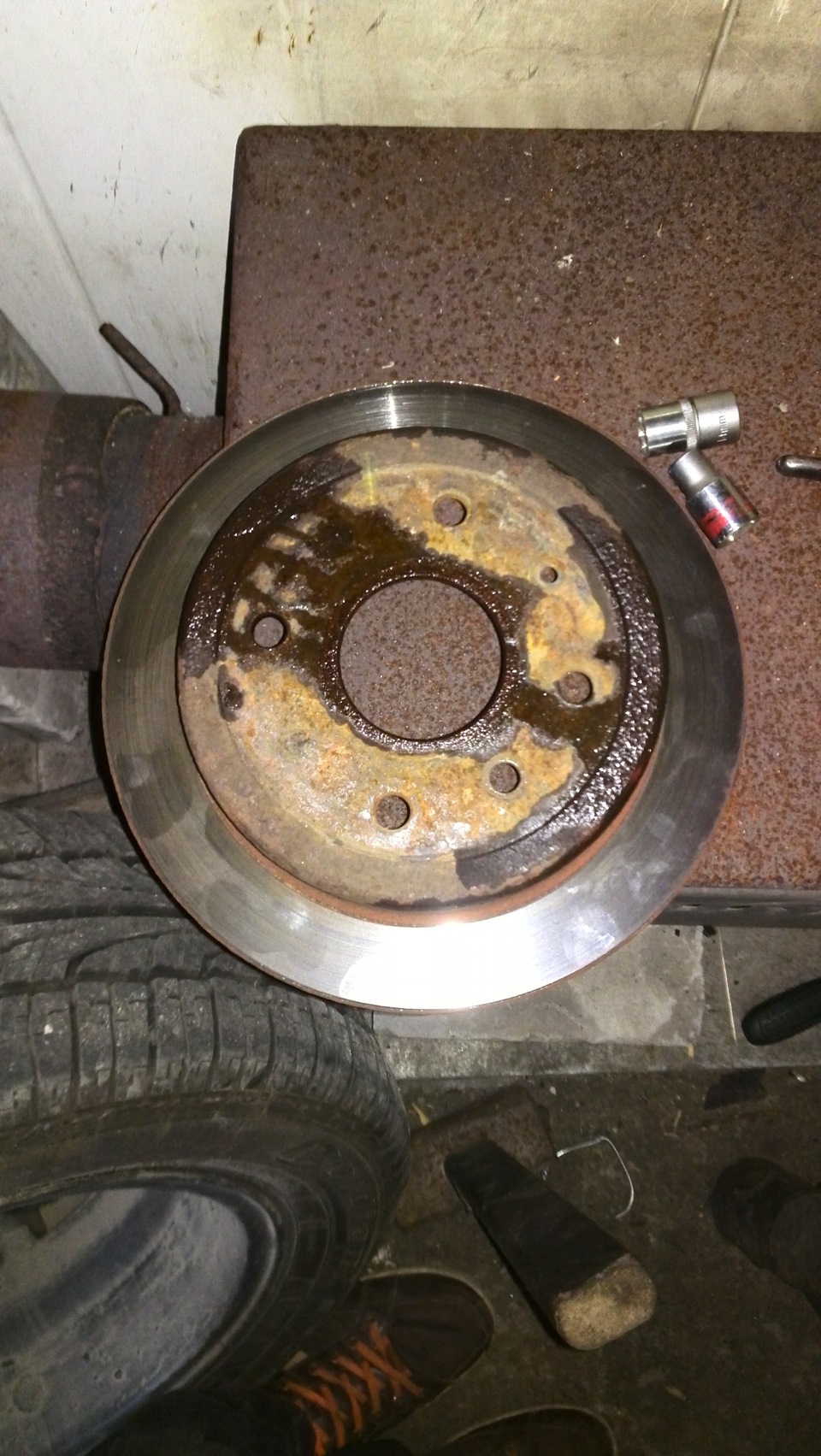 Замена сломанной шпильки заднего левого колеса — Chevrolet Lacetti ...