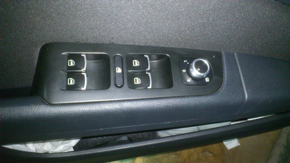 Кнопки стеклоподьемника в стиле VW — Skoda Superb Mk2, 1,8 л, 2013 года ...