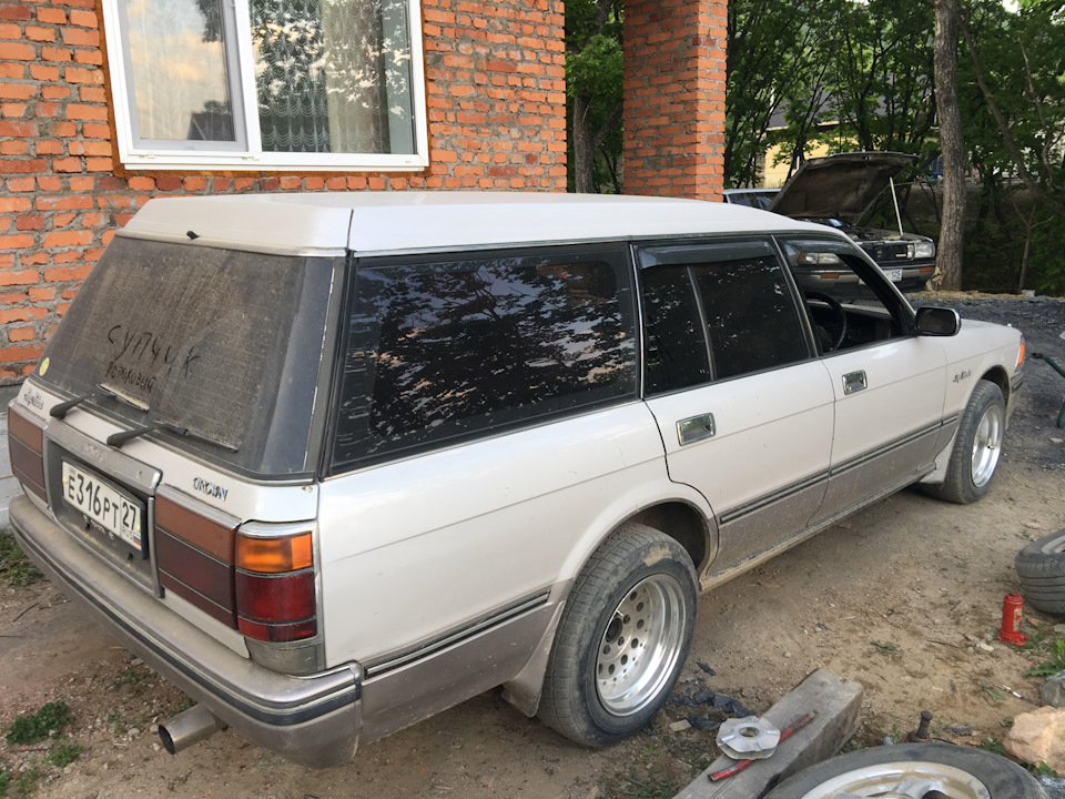 toyota crown s130 wagon