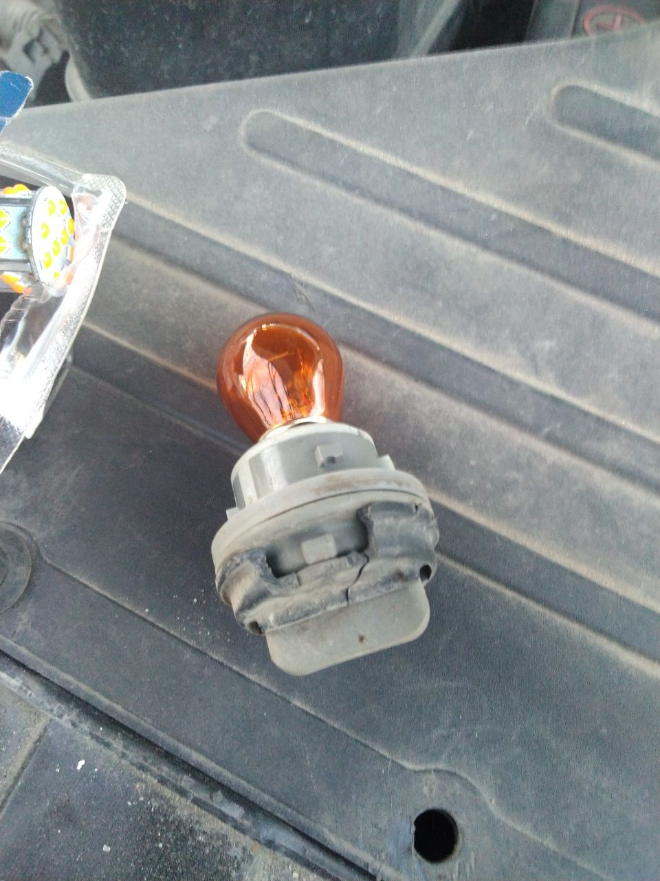 Замена ламп габаритов — Hyundai Santa Fe (2G), 2,4 л, 2011 года ...