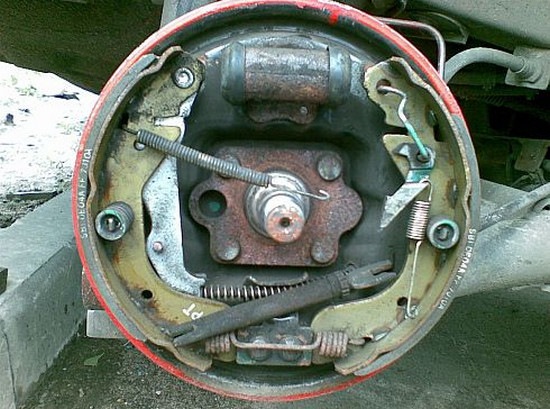 Не работает ручник, свист при езде сзади, тормоза "ватные". — Chevrolet ...