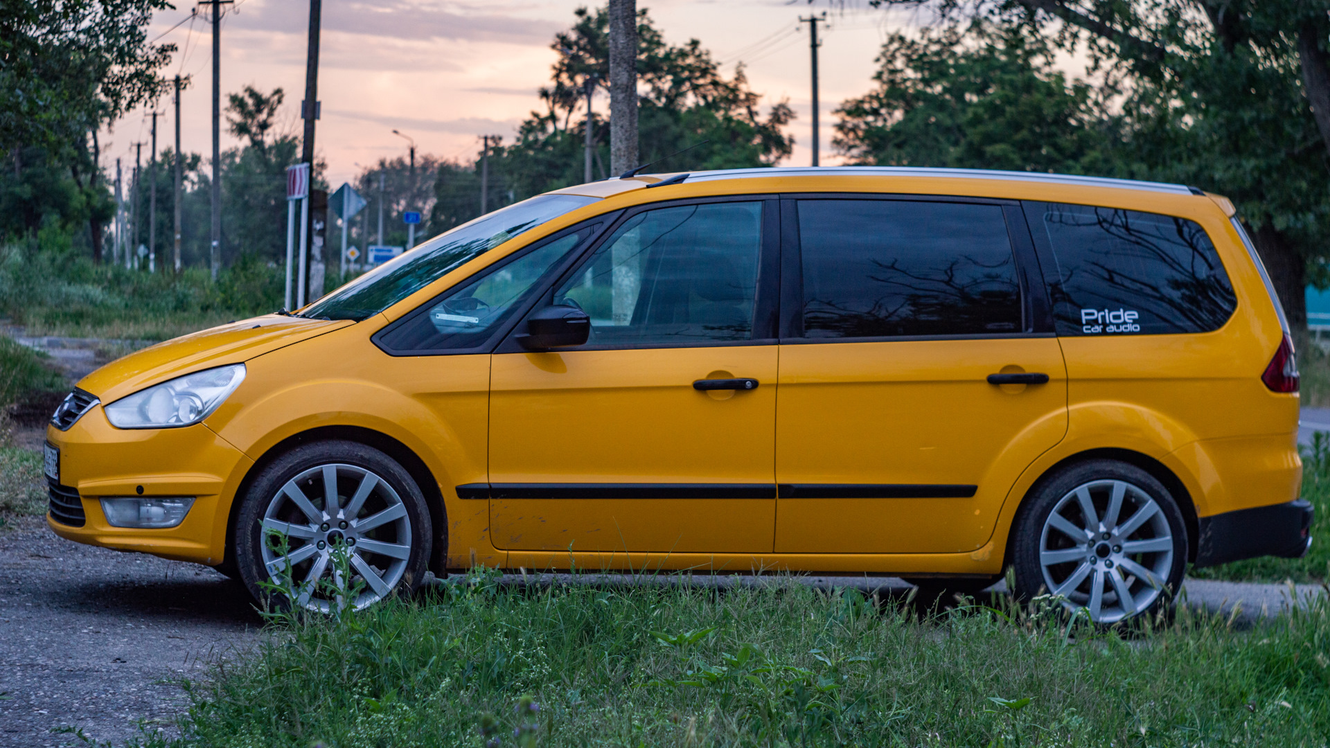 Ford Galaxy Р¶РµР»С‚С‹Р№