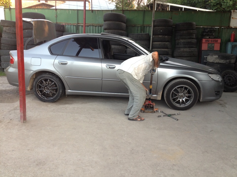 Слева новое R17, справа старое R16 — Subaru Legacy (BL/BP)