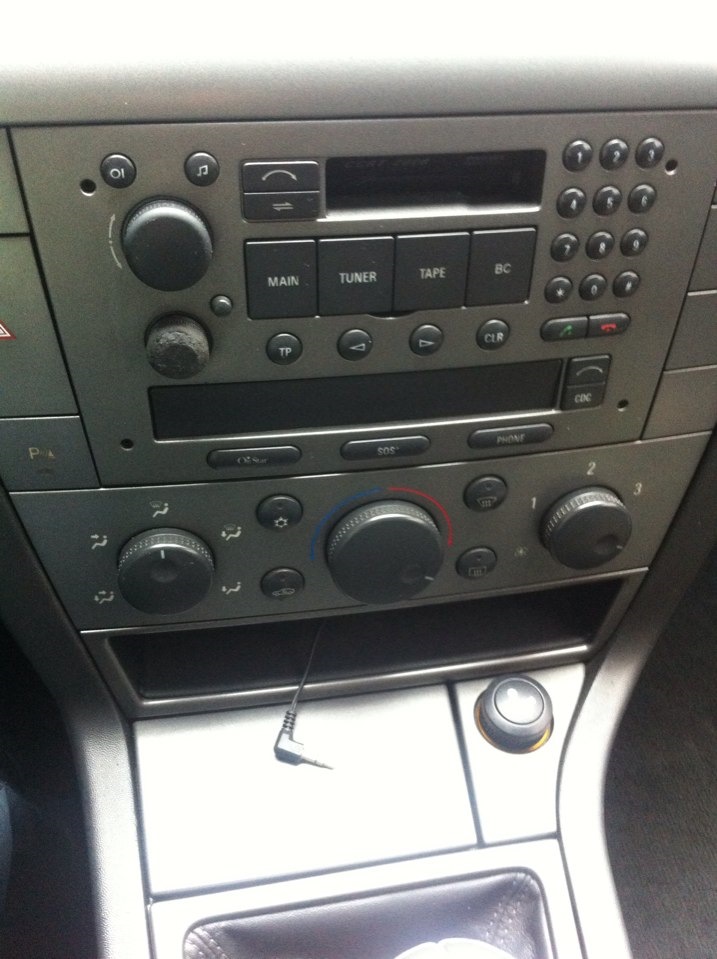 Вот так выглядит провод аукс выведенный с касеты — Opel Vectra C, 1,8 л ...